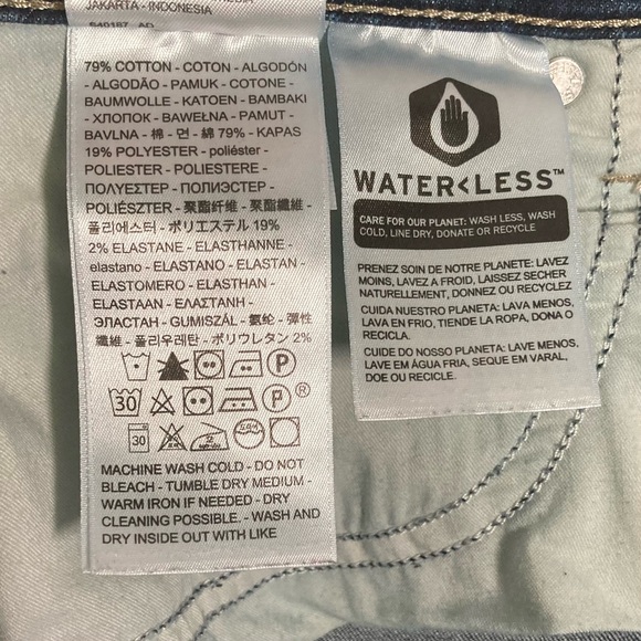 Like new- Levi's boyfriend fit jeans size 20w - Picture 6 of 6